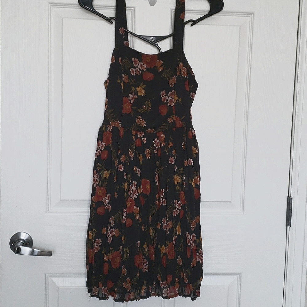 🦚NWT Floral Dress